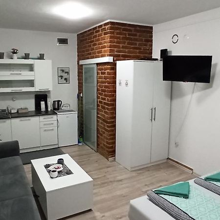 יאיצי Helly'S Apartman - Self Check-In - חדר תמונה